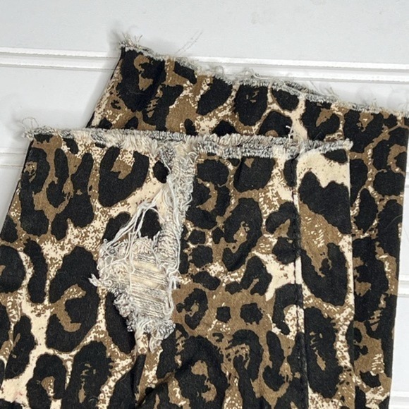 Royalty for Me‎ High Rise Distressed Ankle Joggers Leopard Print Size Large - Picture 7 of 11